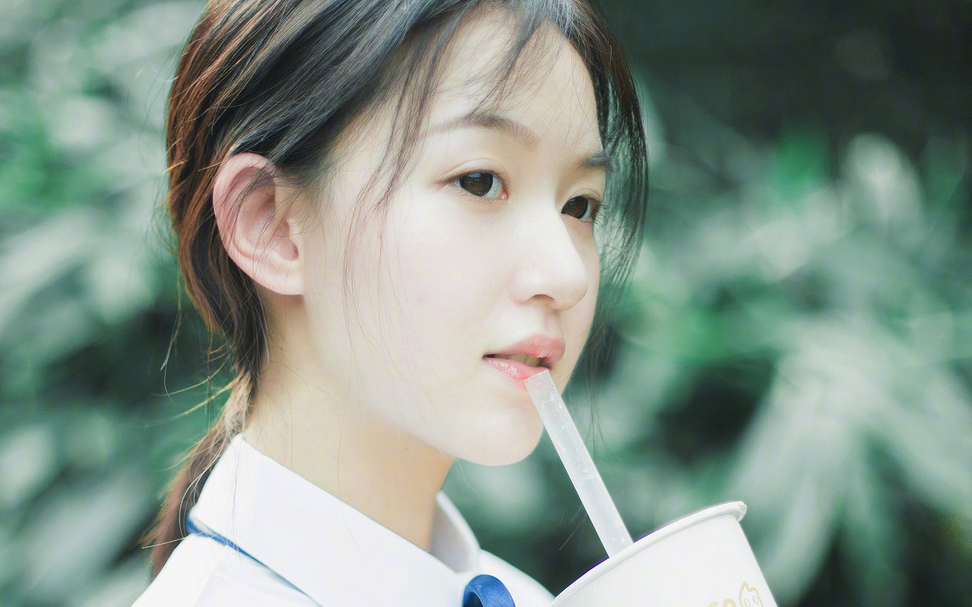 大数据监测运动员饮水与电解质平衡，运动员喝电解质饮料